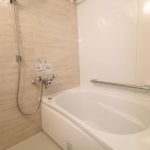 (bath room<!--bath room-->)