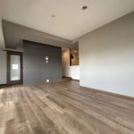 (living room<!--living room-->)