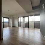(living room<!--living room-->)