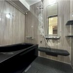 (bath room<!--bath room-->)