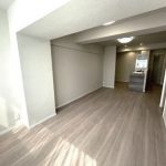 (living room<!--living room-->)