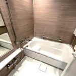 (bath room<!--bath room-->)