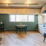 (living room<!--living room-->)
