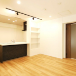 (living room<!--living room-->)