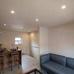 (living room<!--living room-->)
