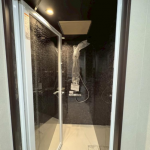(bath room<!--bath room-->)