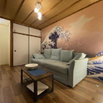 (living room<!--living room-->)
