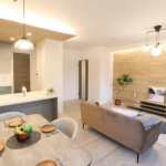 (living room<!--living room-->)