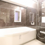 (bath room<!--bath room-->)
