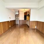 (living room<!--living room-->)