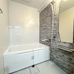 (bath room<!--bath room-->)