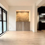 (living room<!--living room-->)