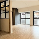 (living room<!--living room-->)