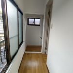 (interior<!--interior-->)