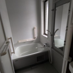 (bath room<!--bath room-->)