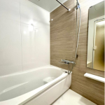 (bath room<!--bath room-->)