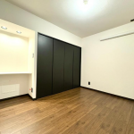 (bed room<!--bed room->)