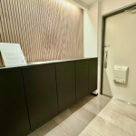 (interior<!--interior-->)