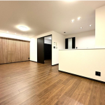 (living room<!--living room-->)