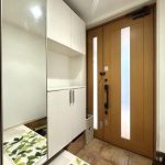 (entrance<!--entrance-->)